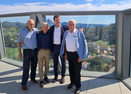 Župani so se povzpeli tudi na najvišjo stavbo v Sloveniji_Stolp Kristal